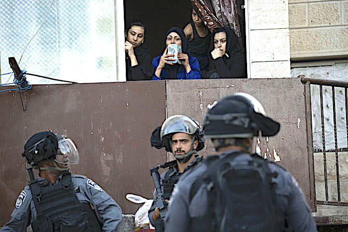 Click to enlarge Women/Israeli police