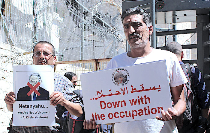 Click to enlarge Palestinian protesters