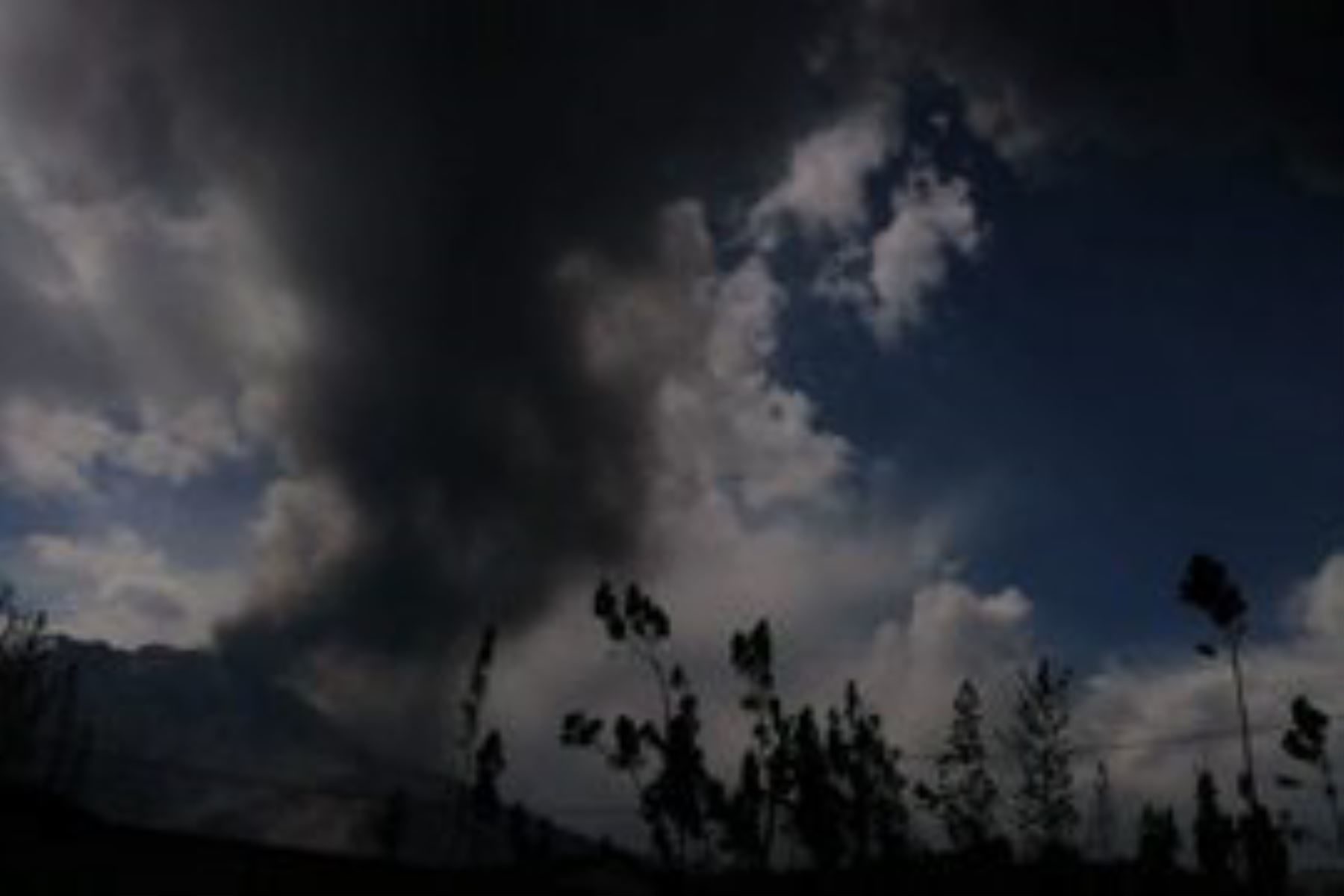 Ubinas volcano erupts
