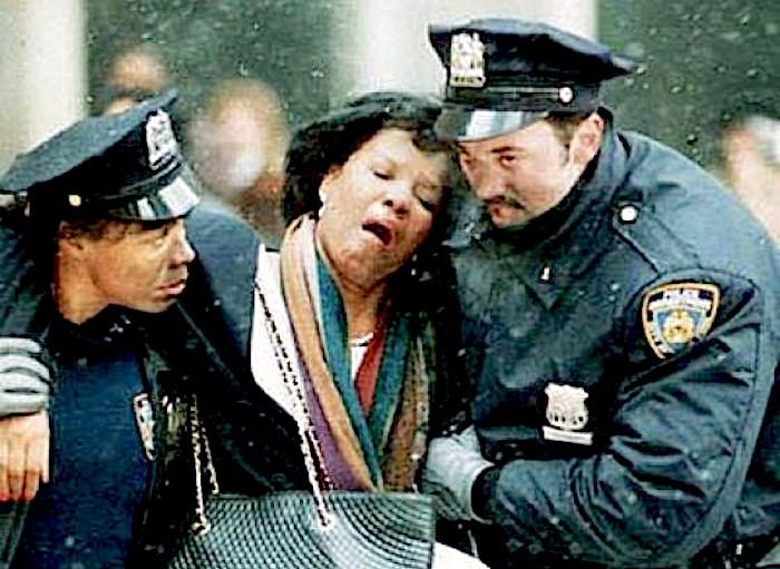 2 NYPD officers help woman