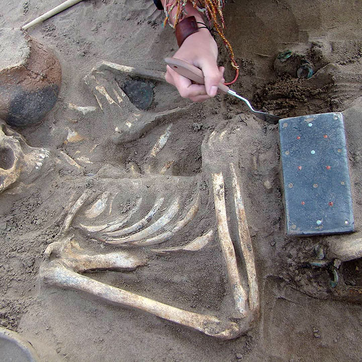 Click to enlarge iphone burial siberia