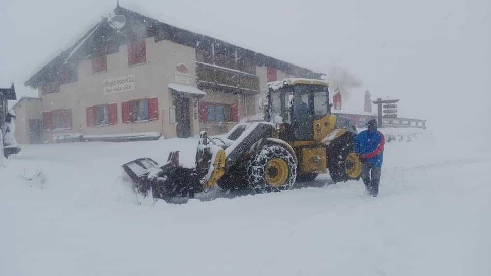 Click to enlarge snow italy september