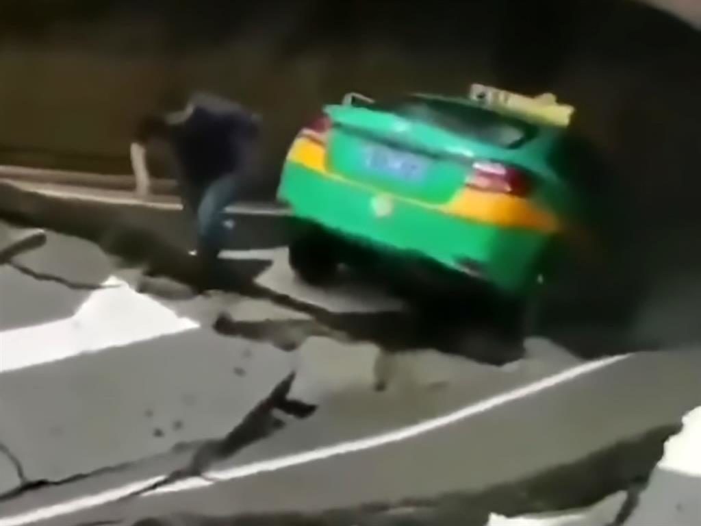 Click to enlarge Driver Guo sprints to freedom