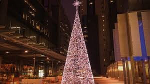 Click to enlarge Christmas tree