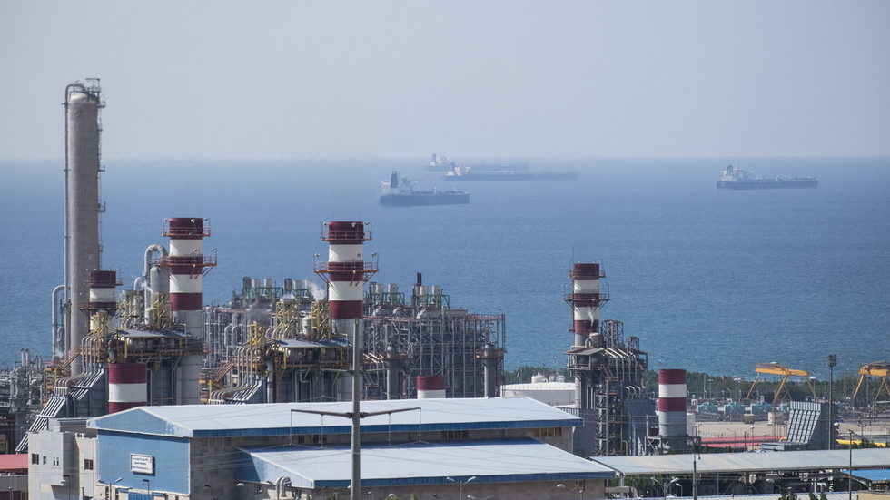 Click to enlarge Gas field