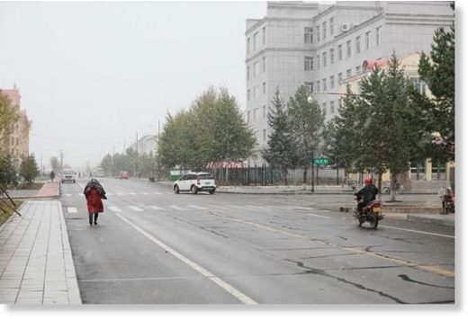 Click to enlarge China's northernmost city Mohe in Heilongjiang province welcomes the first snow in the second half of the year on Sept 15, about 25 days earlier than last year.