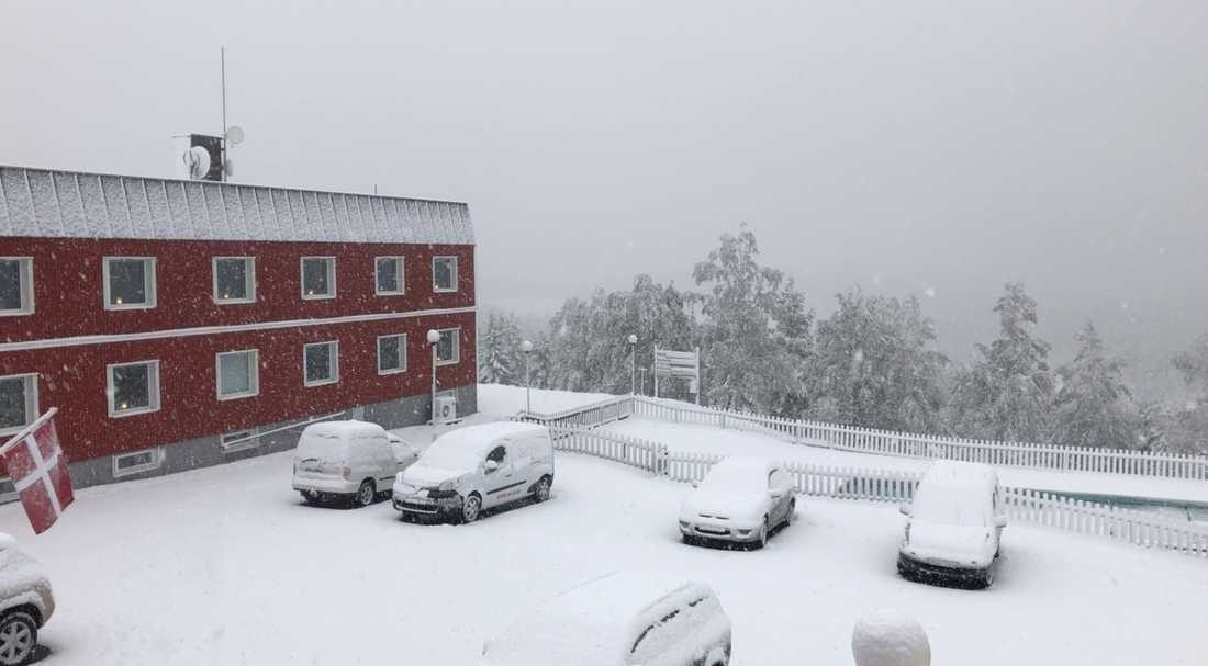 Click to enlarge Heavy snowfall in September.