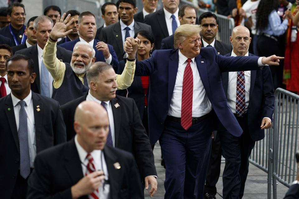 Click to enlarge modi trump houston