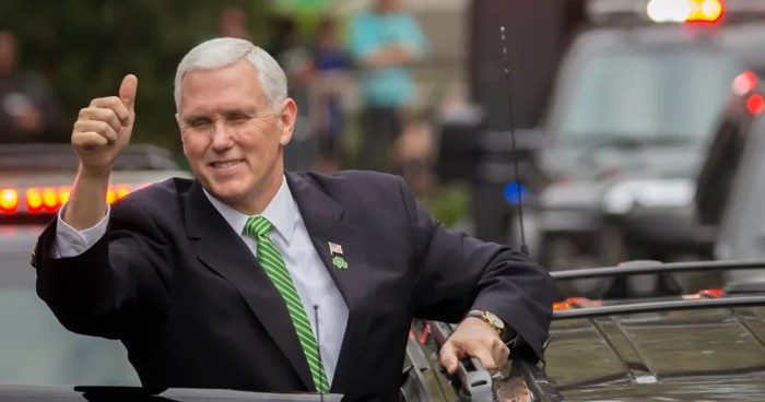 Click to enlarge Pence motorcade