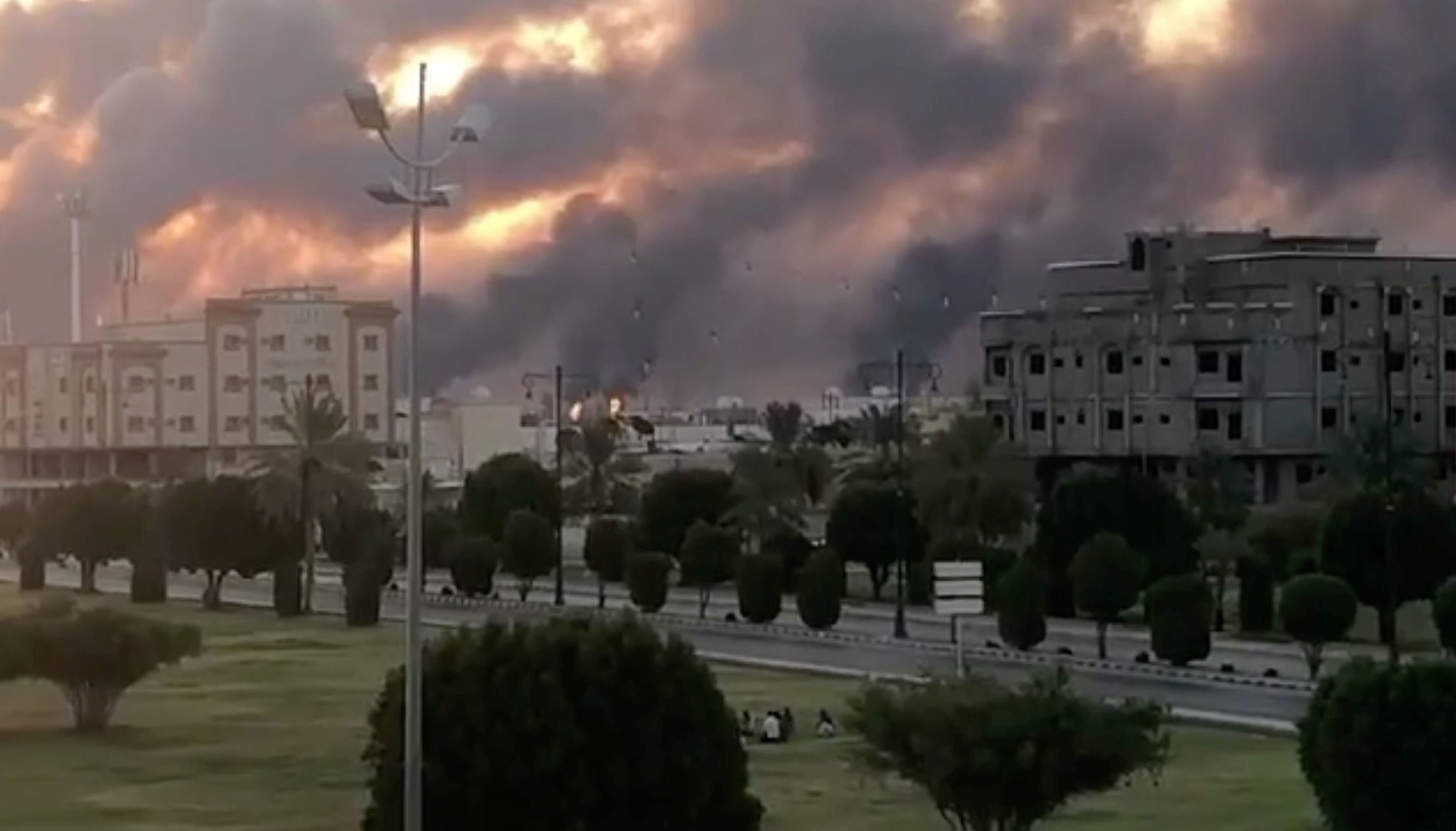 Click to enlarge fire Aramco factory Abqaiq Saudi Arabia