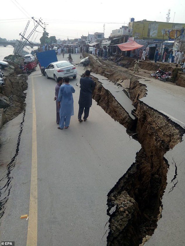 Pakistan earthquake damage