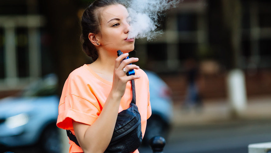 girl vaping