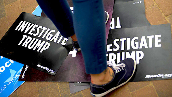 Investigatetrump signs