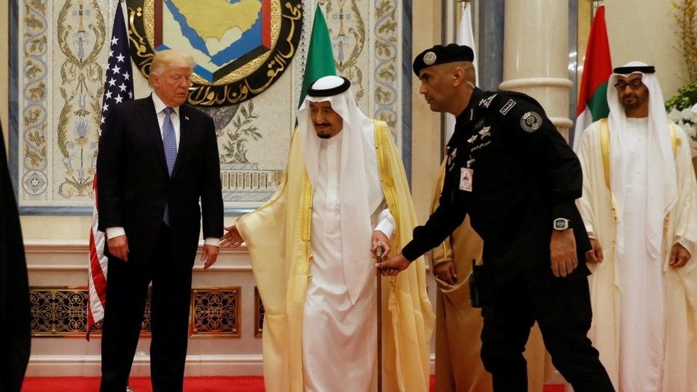Click to enlarge Major General Abdulaziz al-Fagham alongside King Salman