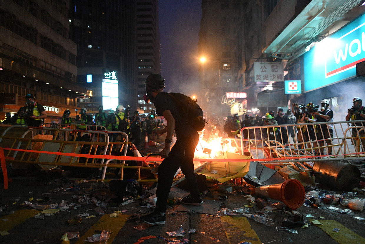 Click to enlarge hong kong protests street barricades
