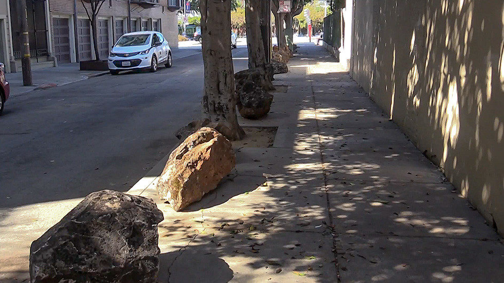 Click to enlarge San Francisco anti-homeless rocks