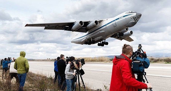 Click to enlarge juornalists russian base syria