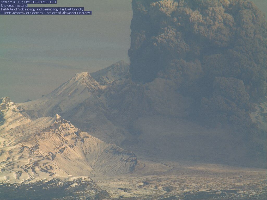 Eruption column and pyroclastic flow at Shiveluch volcano