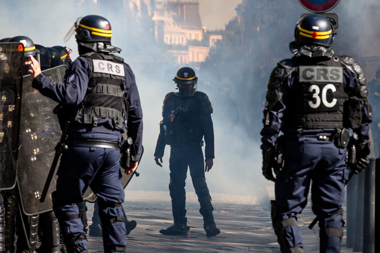 Click to enlarge French Police