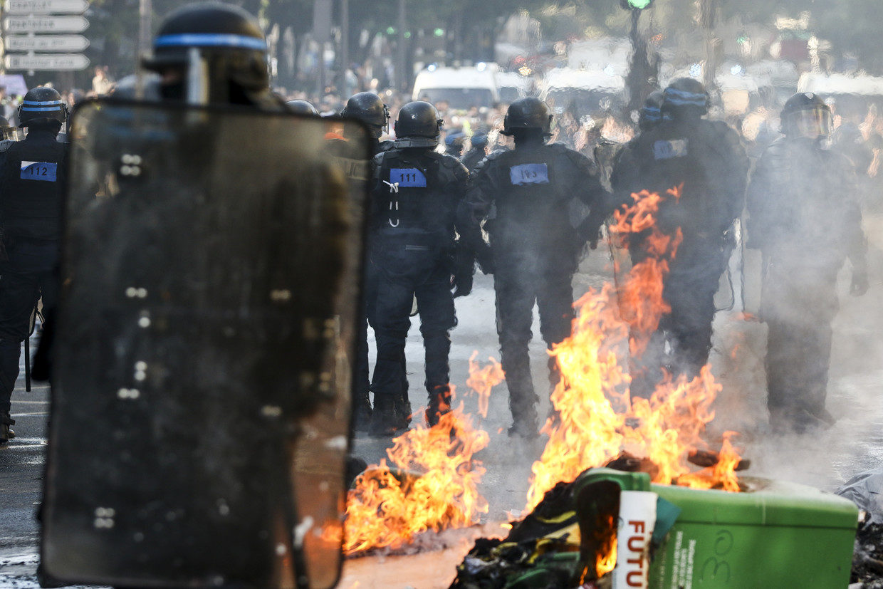 Click to enlarge French Police