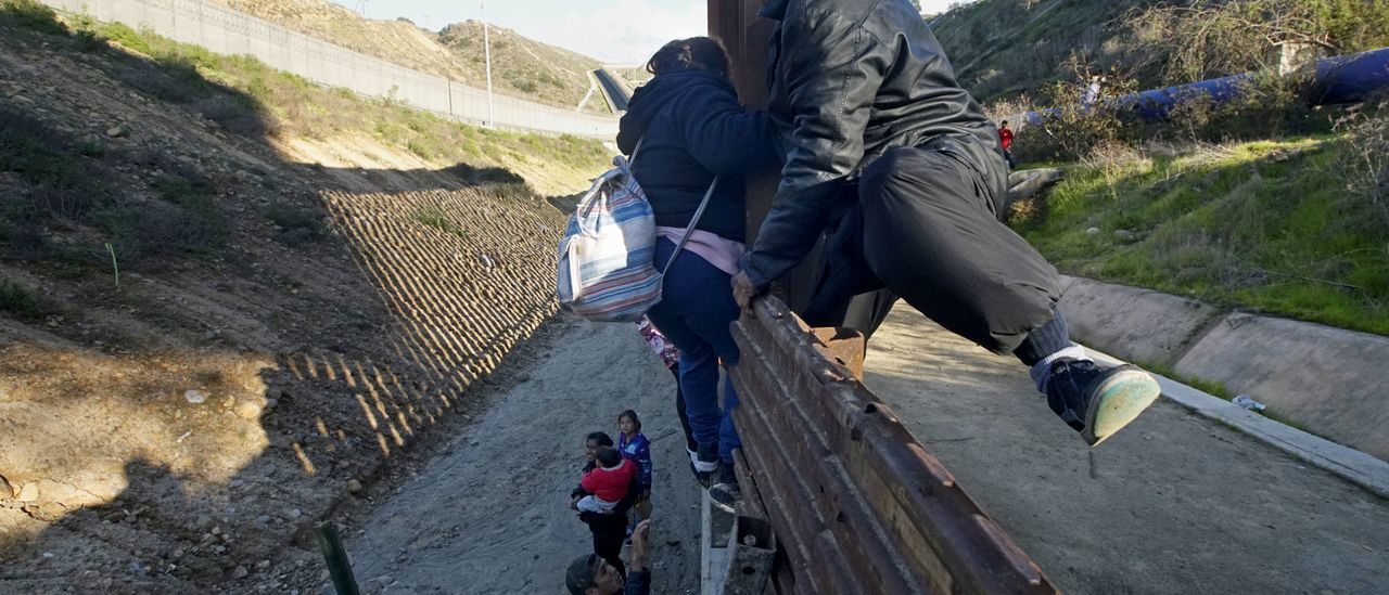 migrants illegals border