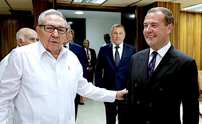 Click to enlarge Medvedev/Raul Castro