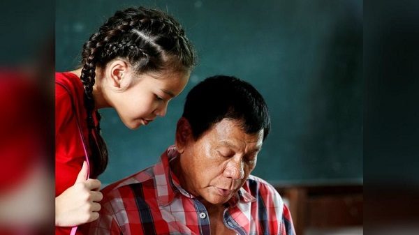 Click to enlarge Duterte and daughter