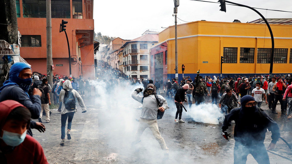 Click to enlarge protestors Ecuador