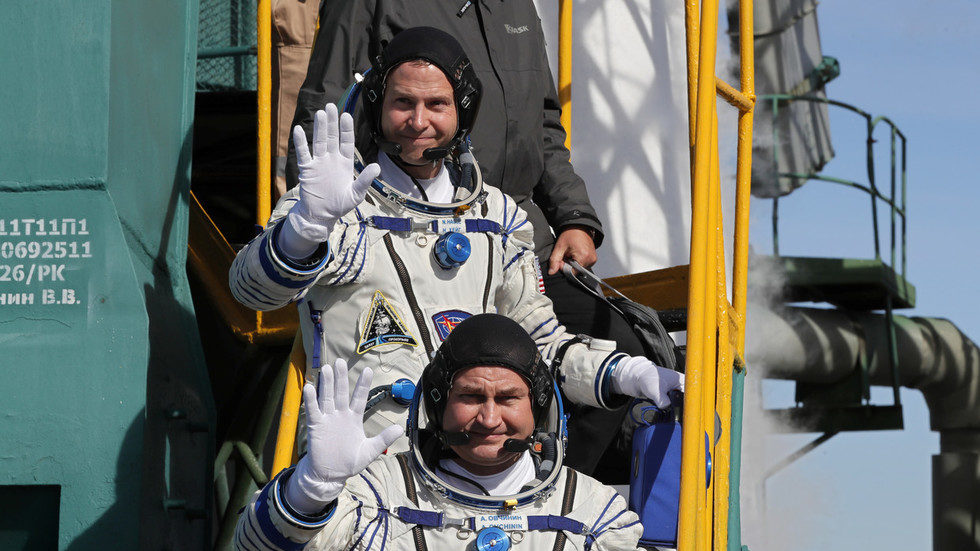 Nick Hague and Alexey Ovchinin