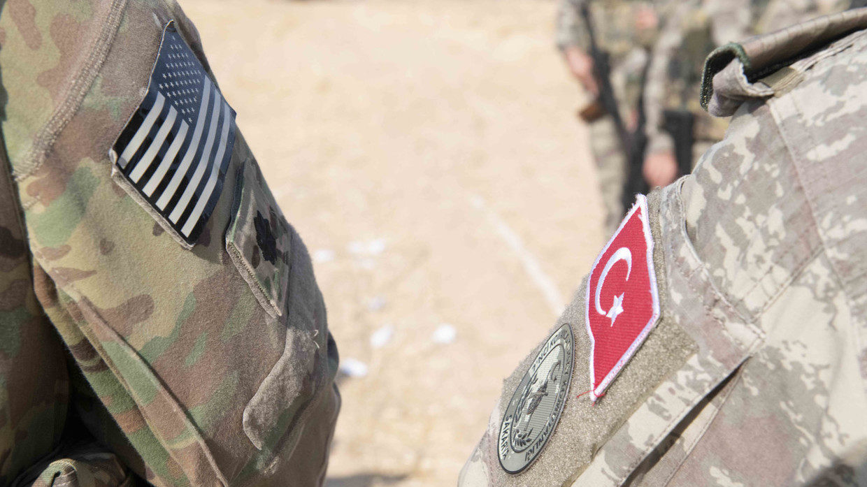Click to enlarge soldiers turkey US flags patches syria
