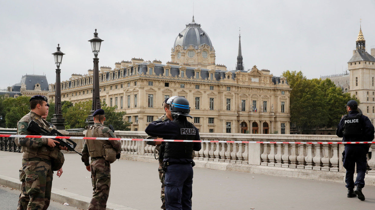 paris police headquarters office