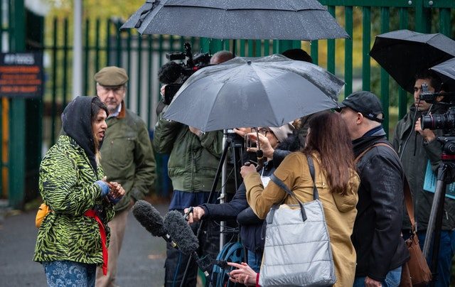 Click to enlarge rapper MIA visits Assange