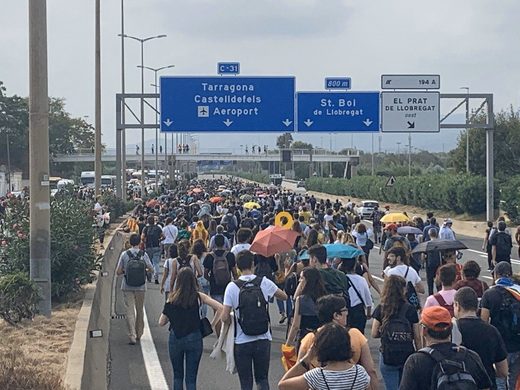 Click to enlarge Catalan airport protest