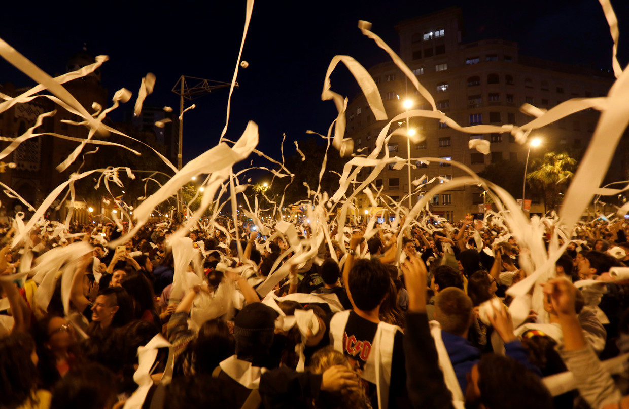 Click to enlarge Catalonia toilet paper roll protests