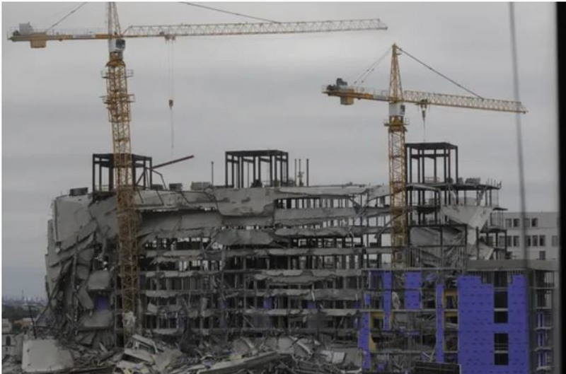 Click to enlarge hard rock hotel collapse new orleans crane