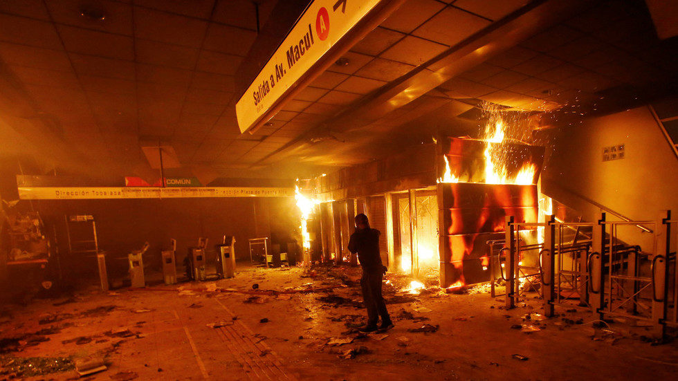 Click to enlarge riots santiago chile