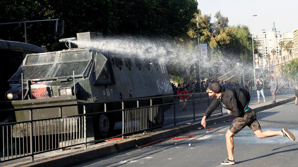 Click to enlarge riots santiago chile