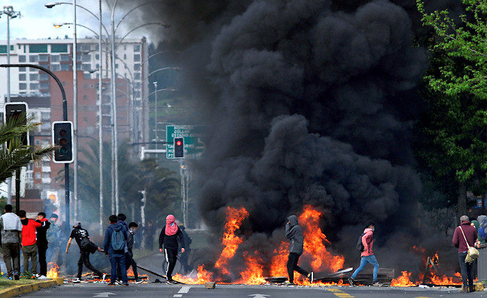 Click to enlarge Demonstrators burning stuff