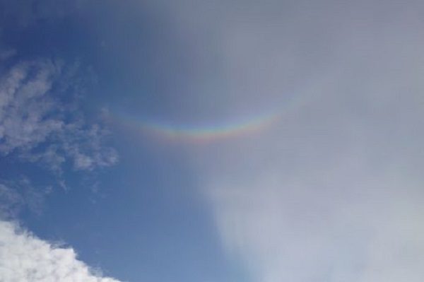 Click to enlarge circumzenithal arc over Hull, England