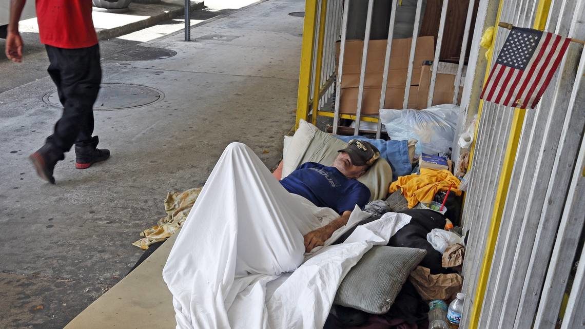 Click to enlarge homeless veteran miami