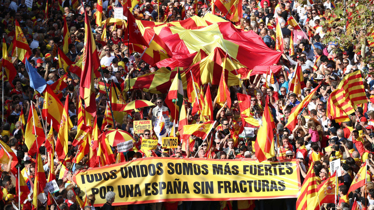 anti independence protesters catalonia