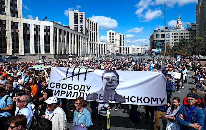 Click to enlarge Banner crowd Vyshinsky