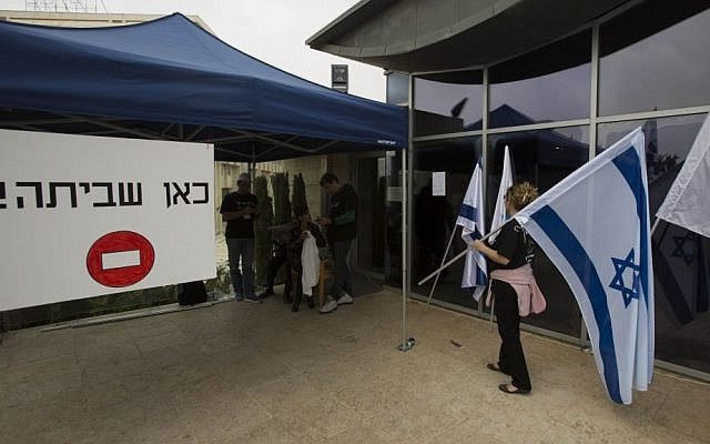 Click to enlarge israel embassy staff strike