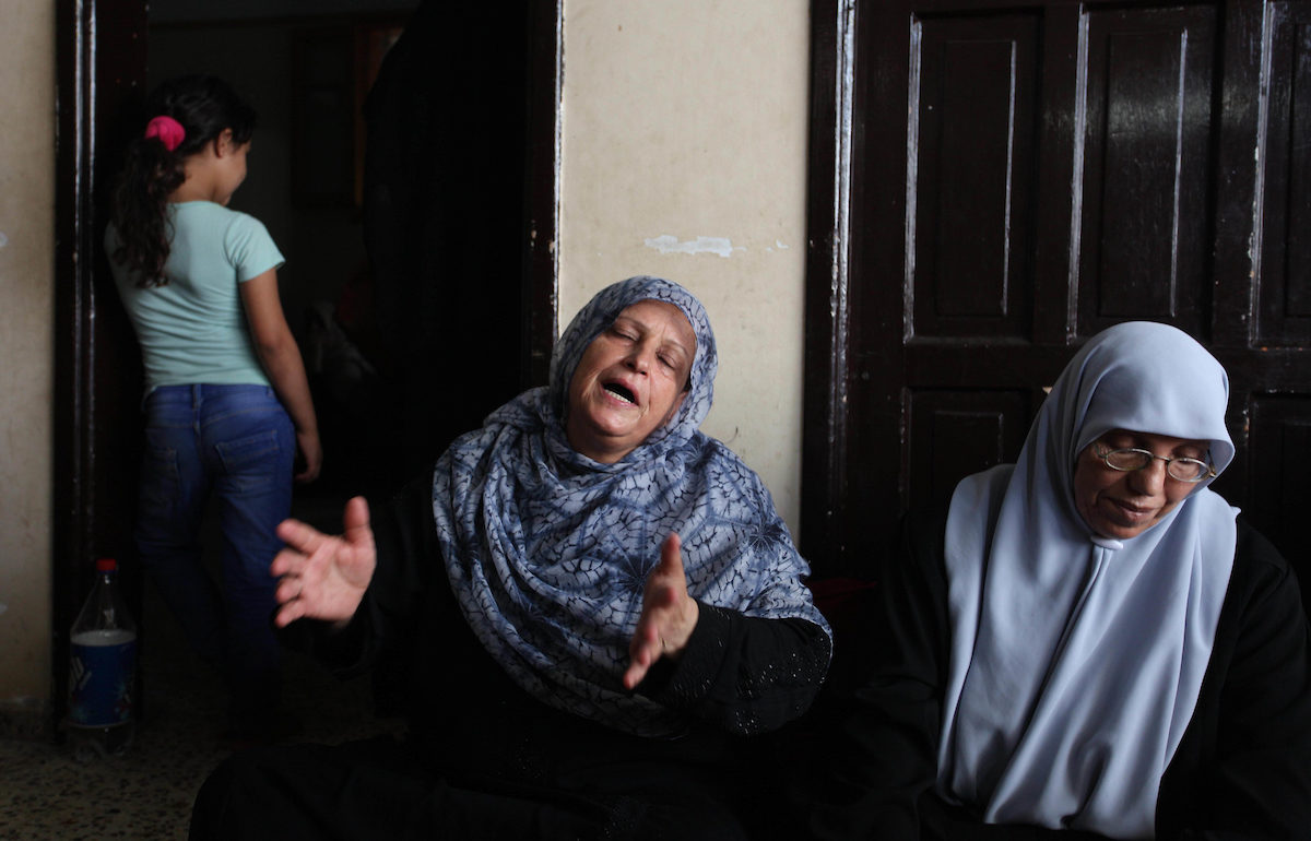 Click to enlarge gaza mourners