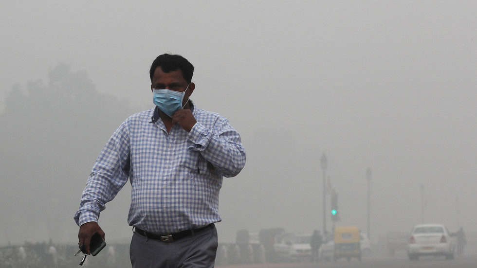 Click to enlarge Smog in New Delhi