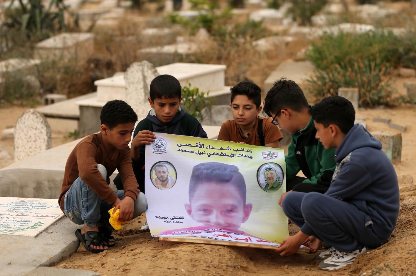 gaza child killed grave