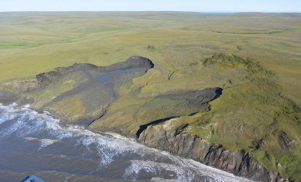 Shoreline retreat and erosion along Arctic coasts