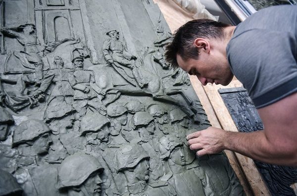 Click to enlarge sculptor