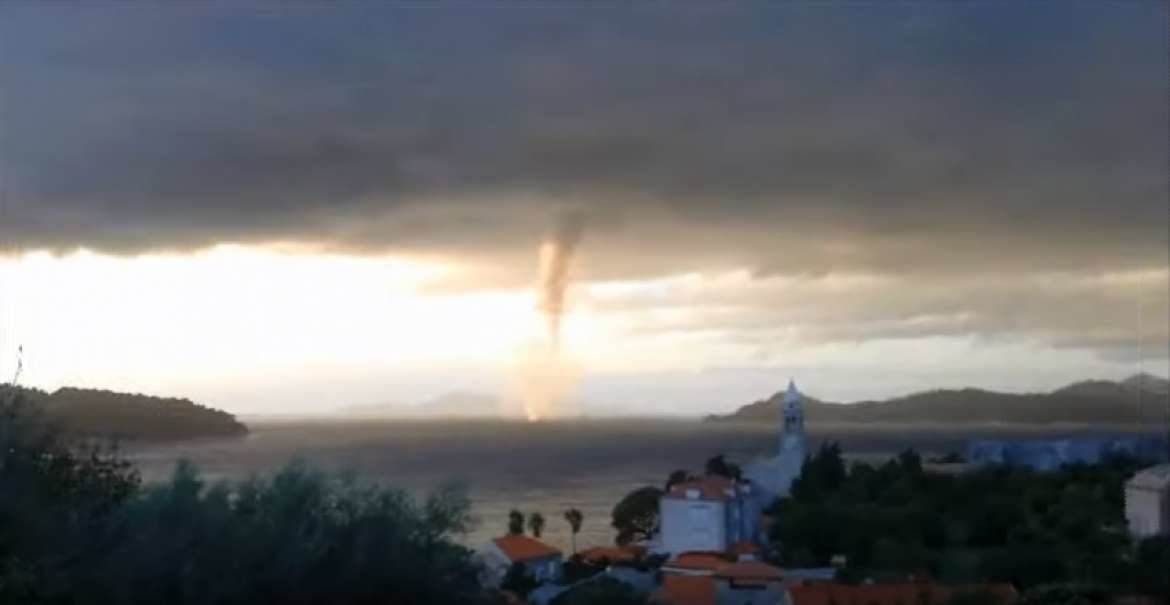 Click to enlarge waterspout
