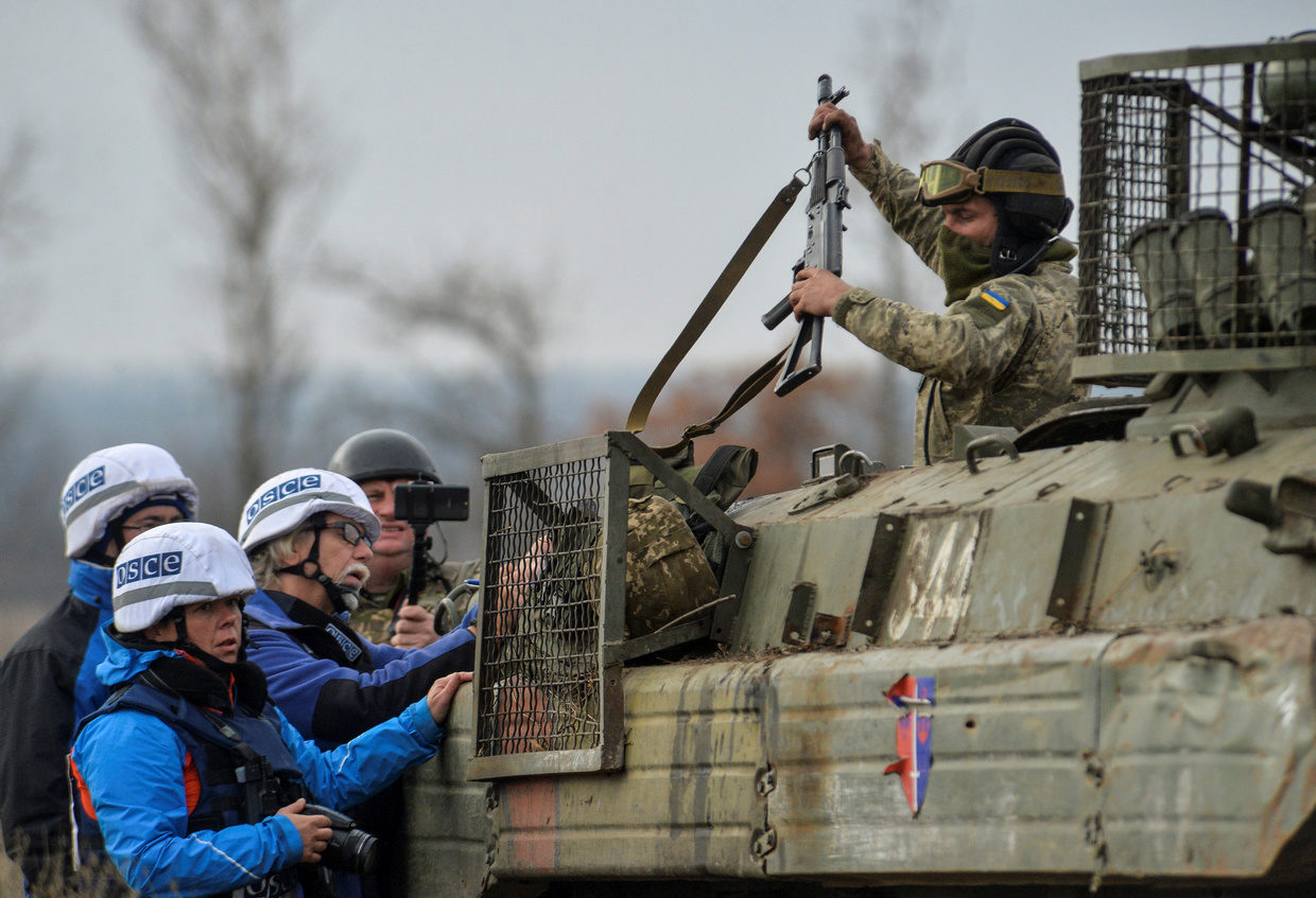 ukraine soldier OSCE monitors